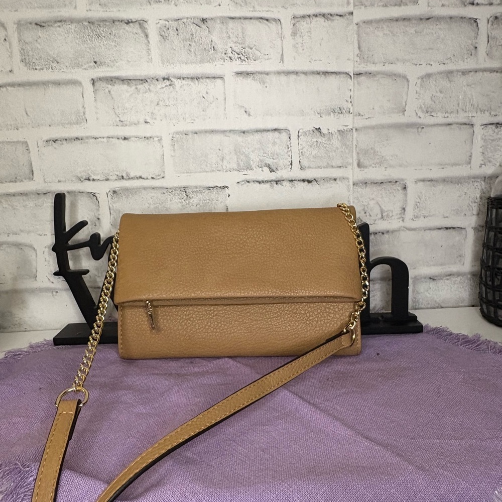 Elegant Tan Leather Crossbody Bag